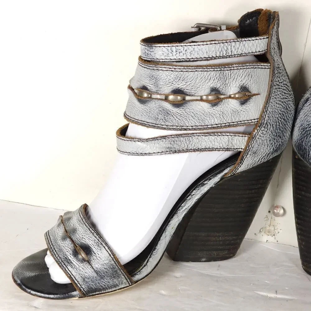 Mia MLE Women's Monterey US 7M Gray Silver Distressed Leather Open Toe Sandals